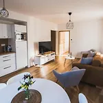 Apartment Na Kubinke, Hillside *