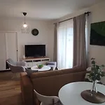 Na Kubinke, Hillside *