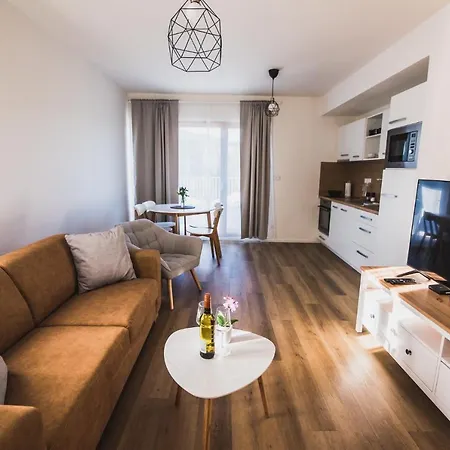 Na Kubinke, Hillside Apartman *