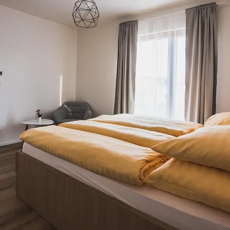 Na Kubinke, Hillside Apartman *