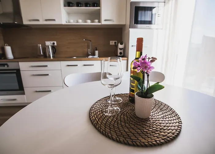 Na Kubinke, Hillside *