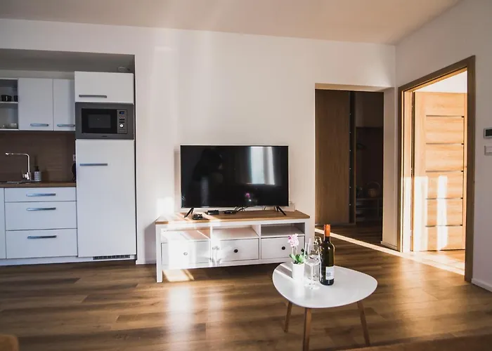 Na Kubinke, Hillside Apartment
