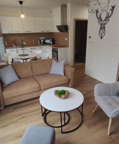Na Kubinke, Hillside Apartment *